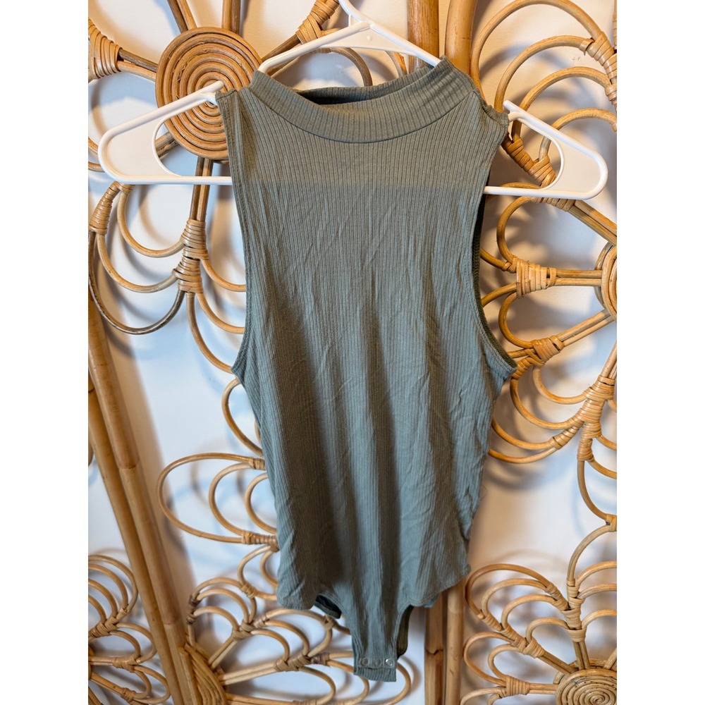 Mudd Women Sleeveless Ribbed Bodysuit Sage Green Mock Neck Keyhole Back Size‎ S